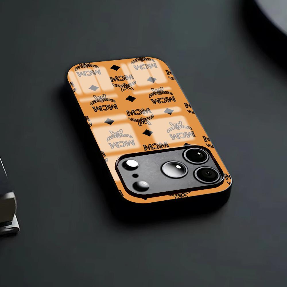Модный чехол M-mcm для iPhone  – обзор и цена Apple Iphone 16