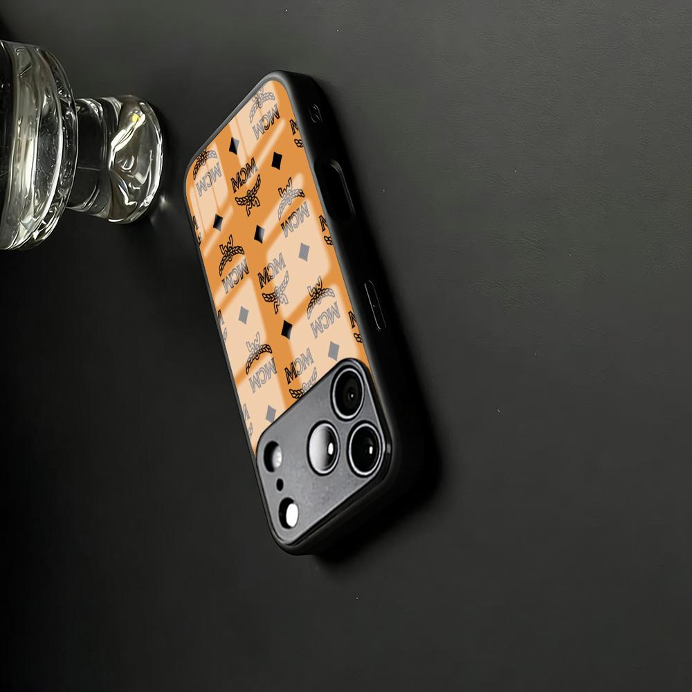 Модный чехол M-mcm для iPhone  – обзор и цена Apple Iphone 16